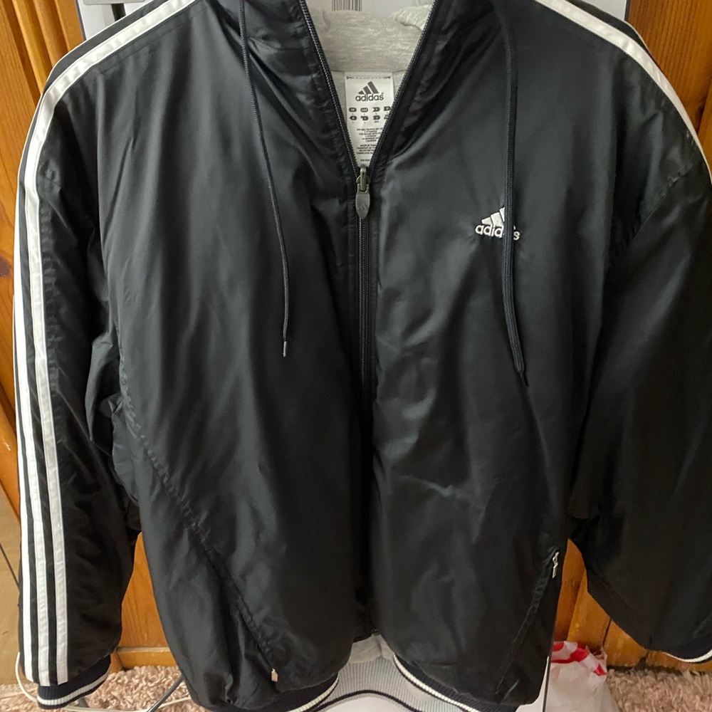 Men’s black and gray bomber jacket